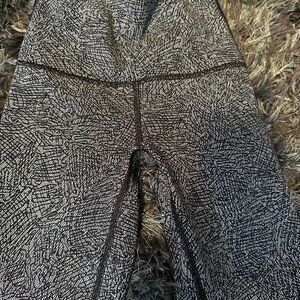 Lululemon Athletica Black and White Patterned Leggings - length is 25 / Size 2